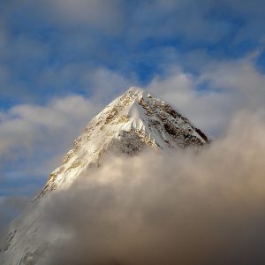 zdjęcie przedstawiające szczyt górski